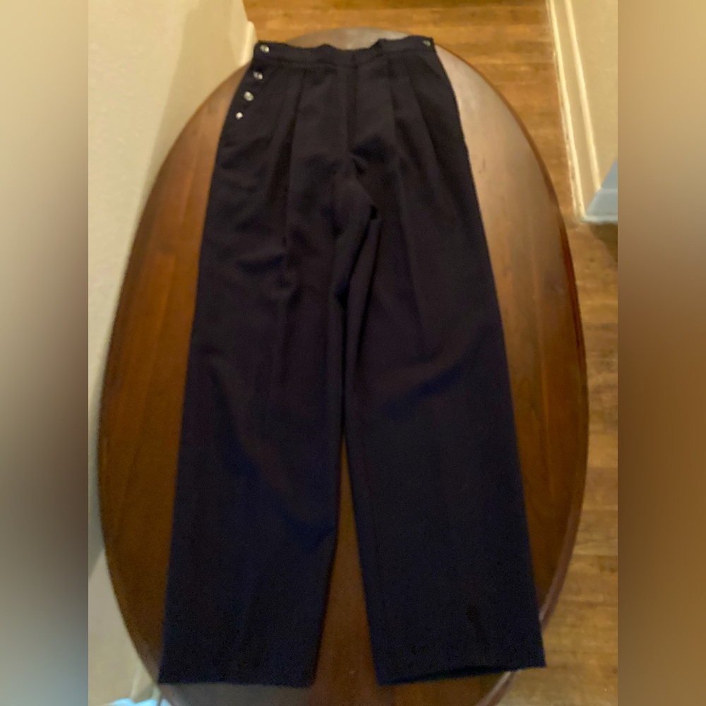 Worth 100% wool Black side buttons Zip front 2 pocket women's pants size 4 NICE!